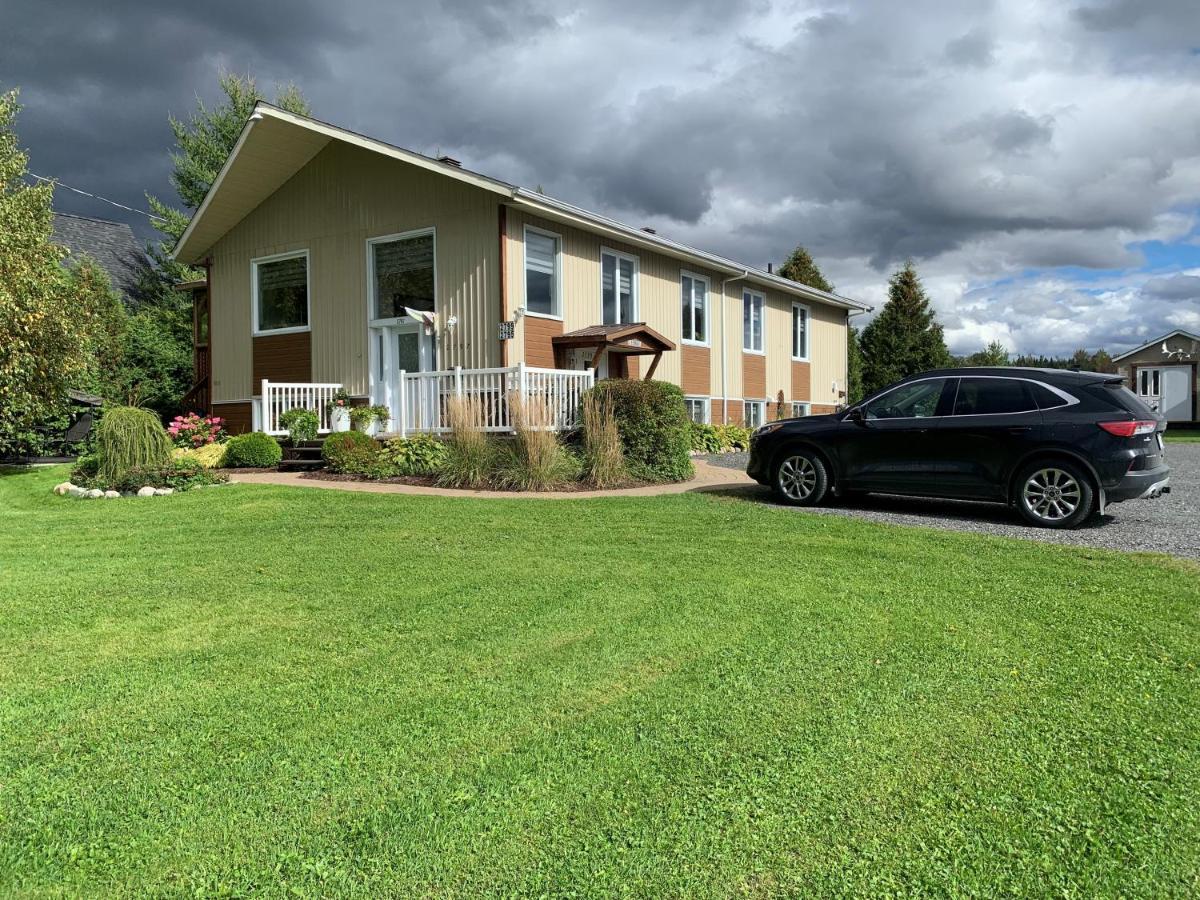 Logement 3 ,5 Entierement Prive Lac-Mégantic Exteriör bild